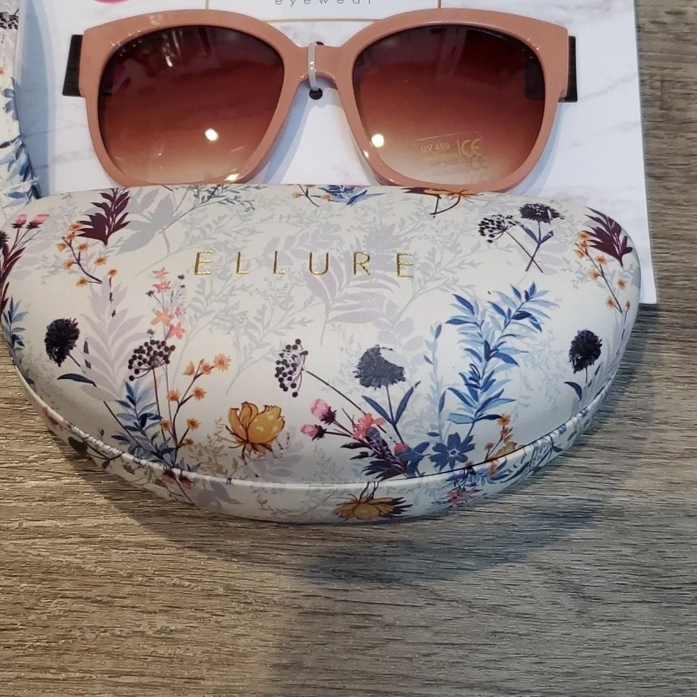❣️ NWT SUNGLASS SET WITH CASE